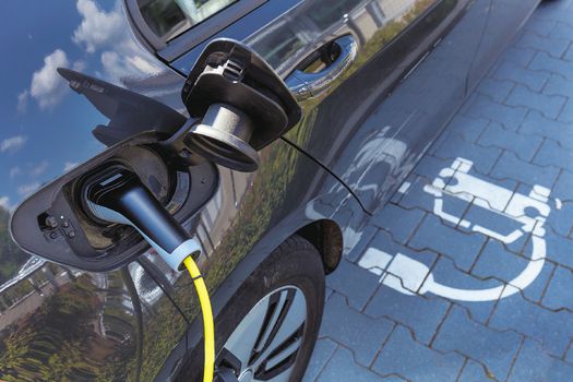 capuchon-essence Voiture electrique